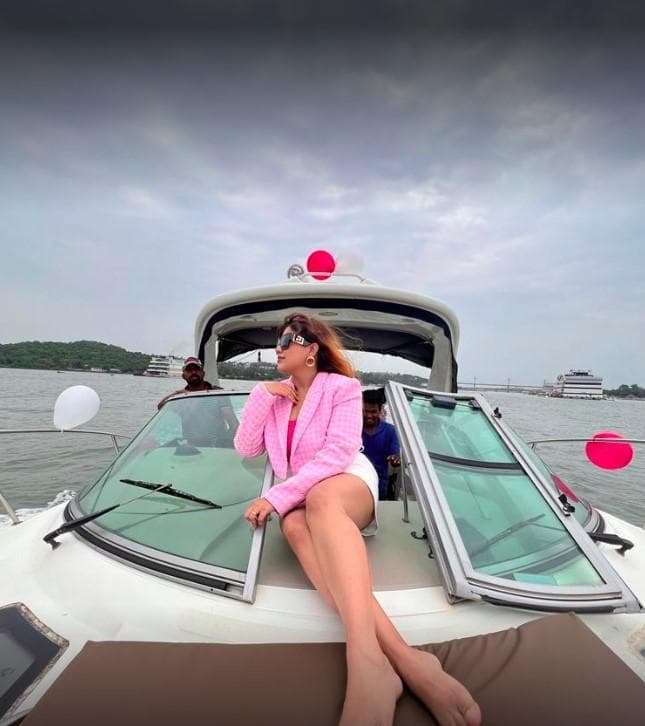 Romantic yacht package with sunset cruise in Goa